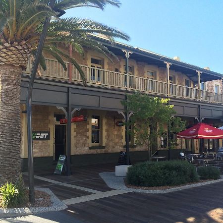 Grosvenor Hotel Victor Harbor Exteriör bild