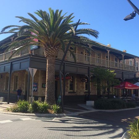 Grosvenor Hotel Victor Harbor Exteriör bild